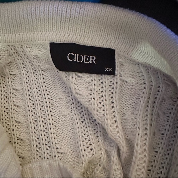 Cider | womens xsmall white cable knit cropped sweater with collar and buttons. - Picture 6 of 6